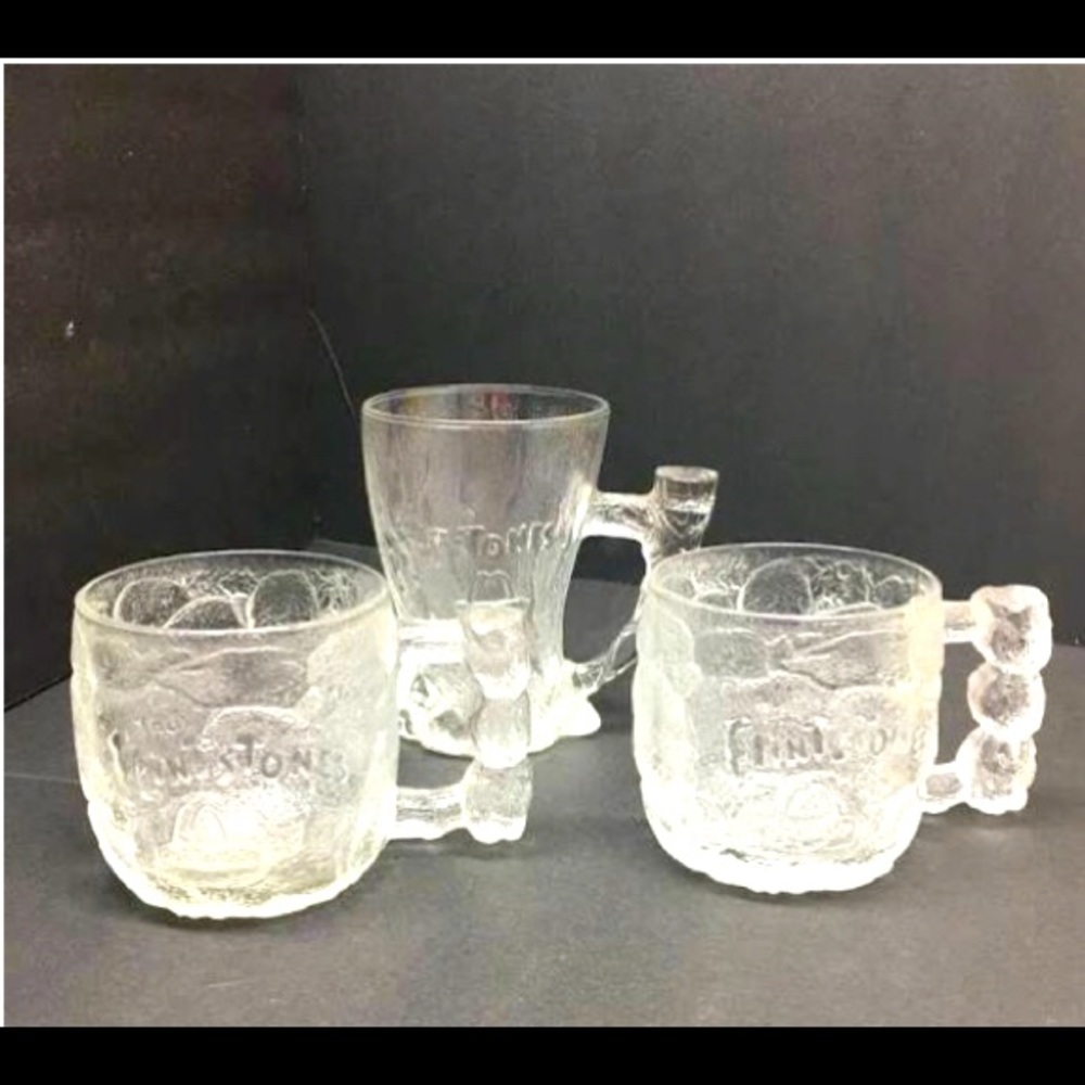Complete set of flintstone cups